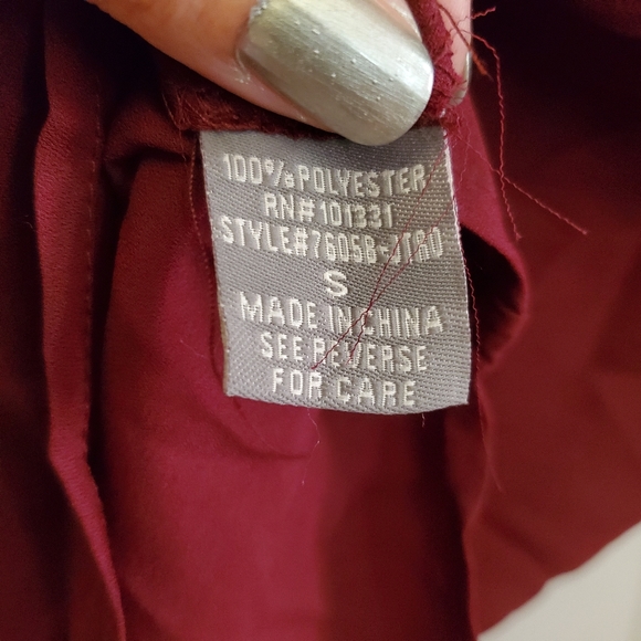 Maroon zipper top - Picture 2 of 4